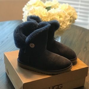 UGG Bailey Button
